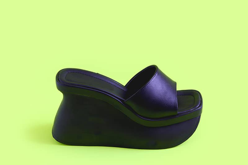 90s fashion was all about the platform shoe